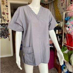 WonderWink Grey scrub top size large